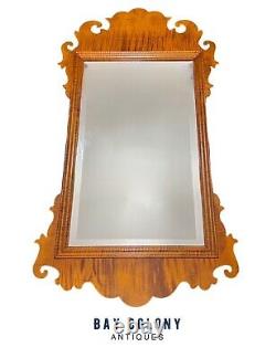 Miroir en érable tigré de style Chippendale avec verre biseauté