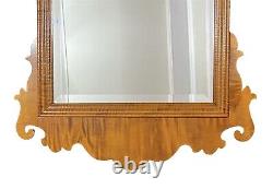 Miroir en érable tigré de style Chippendale avec verre biseauté