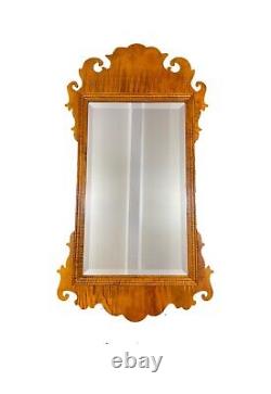 Miroir en érable tigré de style Chippendale avec verre biseauté