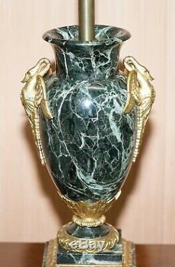 Paire De Verde Marble Swan Gilt Poignée En Métal Vase Mounted Lampes De Table Circa 1900