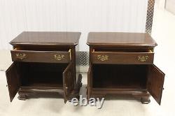 Paire Ethan Allen Georgian Court Vintage Cerise Tables De Nuit Cabinets #11-5216