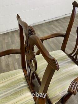 Paire de chaises de salle à manger Vintage Chippendale en acajou
