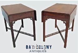 Paire de tables Pembroke en acajou de style Chippendale avec sculptures ajourées antiques