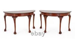 Paire de tables consoles Chippendale à pieds griffes et boules