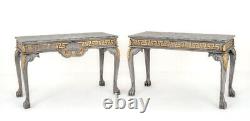 Paire de tables consoles peintes Chippendale avec dorure pour le hall