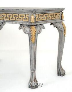 Paire de tables consoles peintes Chippendale avec dorure pour le hall