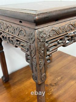 Petite table d'appoint en marbre et bois de rose chippendale chinois ancien sculpté