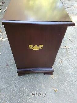 Ramassage Local Chippendale Bachelors Chest Of Drawers End Table Nightstand