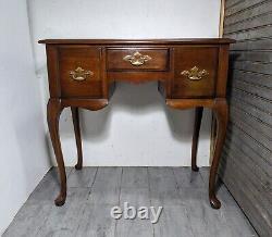 Reine Anne Chippendale Commode Coiffeuse à Trois Tiroirs en Cerisier de Style Vintage