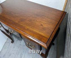 Reine Anne Chippendale Commode Coiffeuse à Trois Tiroirs en Cerisier de Style Vintage