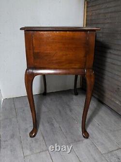 Reine Anne Chippendale Commode Coiffeuse à Trois Tiroirs en Cerisier de Style Vintage