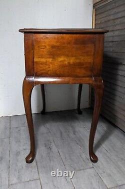 Reine Anne Chippendale Commode Coiffeuse à Trois Tiroirs en Cerisier de Style Vintage