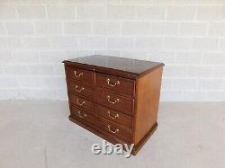 Sligh Meubles Cherry Chippendale Style 2 Tiroir Classe Cabinet