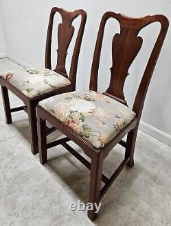 Société de tables Pair Wright Chippendale Chaises latérales de salle à manger en cerisier massif A