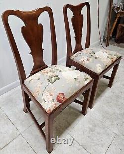 Société de tables Pair Wright Chippendale Chaises latérales de salle à manger en cerisier massif A