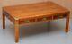 Superbe Burr Yew Harrods Kennedy Campagne Militaire Table Basse 6 Tiroirs Total