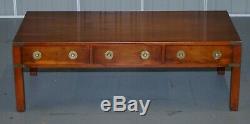 Superbe Burr Yew Harrods Kennedy Campagne Militaire Table Basse Trois Tiroirs