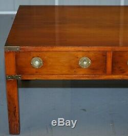 Superbe Burr Yew Harrods Kennedy Campagne Militaire Table Basse Trois Tiroirs
