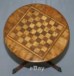 Superbe Circa 1880 Noyer Et Acajou Jeux D'échecs Table Tripod Base De Pieds Lion