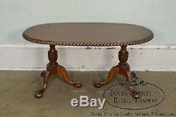 Table À Café Ovale Ovale Avec Boule En Acajou Et Bord En Corde, Style Chippendale