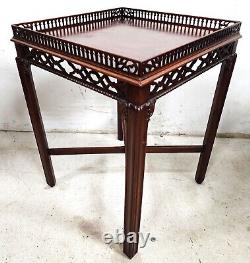 Table Chippendale antique de style George II