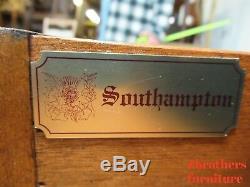 Table De Bout De Tambour Vintage En Cuir Southhampton Avec Griffe Chippendale, Bout En Acajou