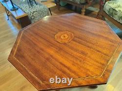 Table Haute En Tilt D'ahogany Solide Antique Avec Un Superbe Design Incrusté