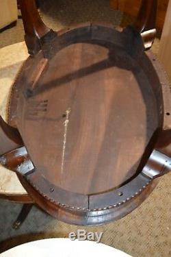 Table Ovale Vintage / Antique En Acajou Massif Sculpté Et Pied De Griffes