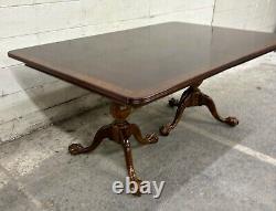 Table à manger double piédestal de style Chippendale en meubles universels vintage