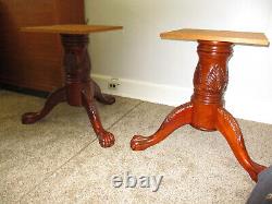 Table à manger en acajou sculpté à la main dans le style Chippendale avec pieds en forme de boule et de griffe