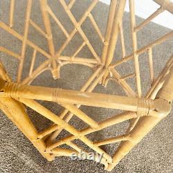 Table à manger en bambou et rotin de style Chippendale bohème chic avec dessus en verre