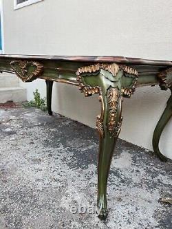 Table à pied griffe de style français fait main avec des accents verts et dorés de style vintage
