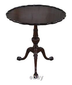 Table à thé ancienne en acajou avec plateau inclinable de style Chippendale George III, de 29 pouces.