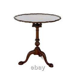 Table basculante en acajou sculpté de style Chippendale antique avec bordure de tarte, datant de 1930