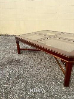 Table basse Vintage Lane Chinoiserie de style Chippendale avec plateau en verre