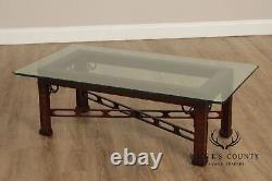 Table basse en acajou de style chippendale chinois avec plateau en verre Thomasville