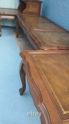 Table basse vintage et 2 tables d'appoint avec dessus en cuir style Chippendale Henredon 8424