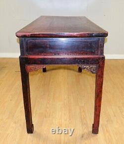 Table console Chippendale chinoise laquée rouge du XIXe siècle tardif avec trois tiroirs.