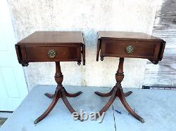 Table d'appoint à abattant antique Ferguson avec pied griffe sur piedestal, États-Unis