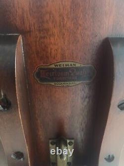 Table d'appoint inclinable en acajou de style Chippendale de marque Vintage Weiman avec tour de tarte en forme de crête