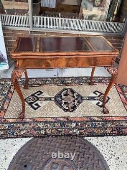 Table de cartes Chippendale antique à pieds en forme de boule et de griffe, se déploie en 3 feuilles si nécessaire