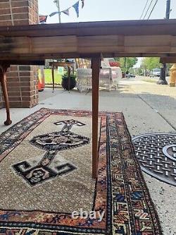 Table de cartes Chippendale antique à pieds en forme de boule et de griffe, se déploie en 3 feuilles si nécessaire