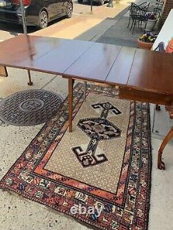 Table de cartes Chippendale antique à pieds en forme de boule et de griffe, se déploie en 3 feuilles si nécessaire