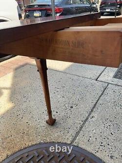 Table de cartes Chippendale antique à pieds en forme de boule et de griffe, se déploie en 3 feuilles si nécessaire