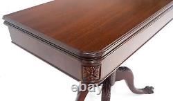 Table de console de jeu extensible en acajou de style Chippendale avec pattes de griffe et boule