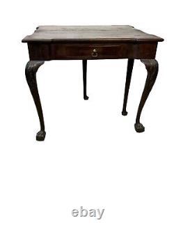 Table de jeu Chippendale en acajou du 18ème siècle avec griffes de balle 1780s vieille surface