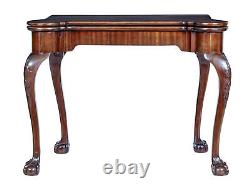 Table de jeu en acajou de style Chippendale revival du 19e siècle.