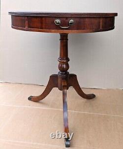 Table de lampe d'extrémité d'accent en acajou massif ancienne française de style antique