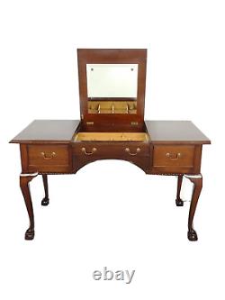 Table de maquillage de coiffeuse Chippendale en acajou avec miroir et pied griffe & boule