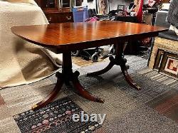 Table de salle à manger Chippendale en acajou J. L. METZ du milieu du siècle avec 6 chaises vintage.